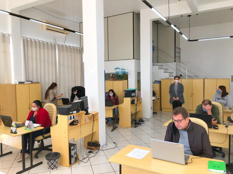 DIRETORES PARTICIPAM DE REUNIÃO ONLINE